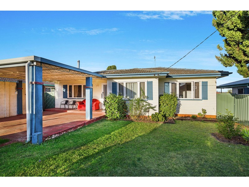 254 Tor Street (North of Bridge Street), Rockville QLD 4350