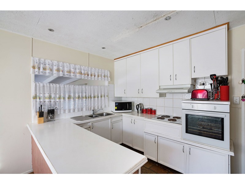 254 Tor Street (North of Bridge Street), Rockville QLD 4350