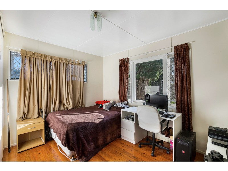 254 Tor Street (North of Bridge Street), Rockville QLD 4350