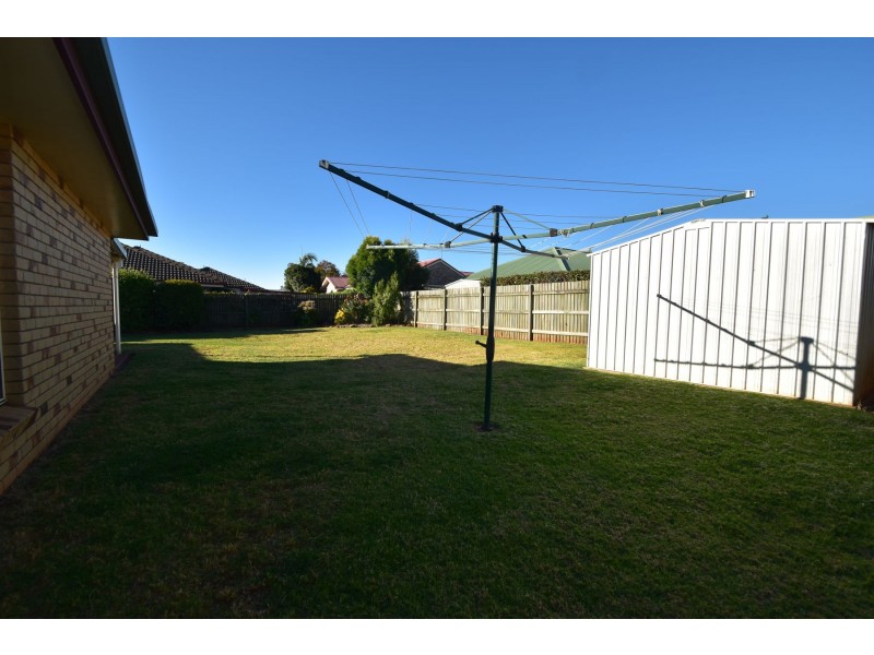 460 Hume Street, Middle Ridge QLD 4350