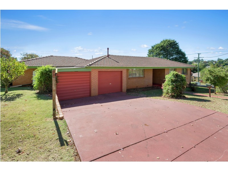 1 Lindgren Street, Centenary Heights QLD 4350