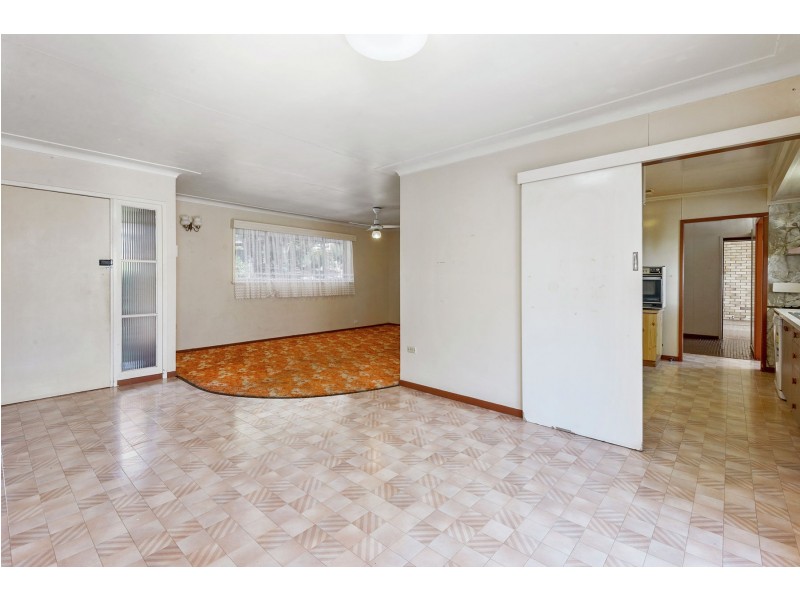 1 Lindgren Street, Centenary Heights QLD 4350