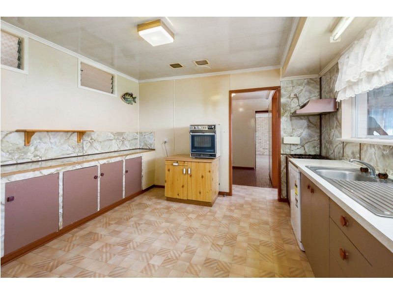 1 Lindgren Street, Centenary Heights QLD 4350