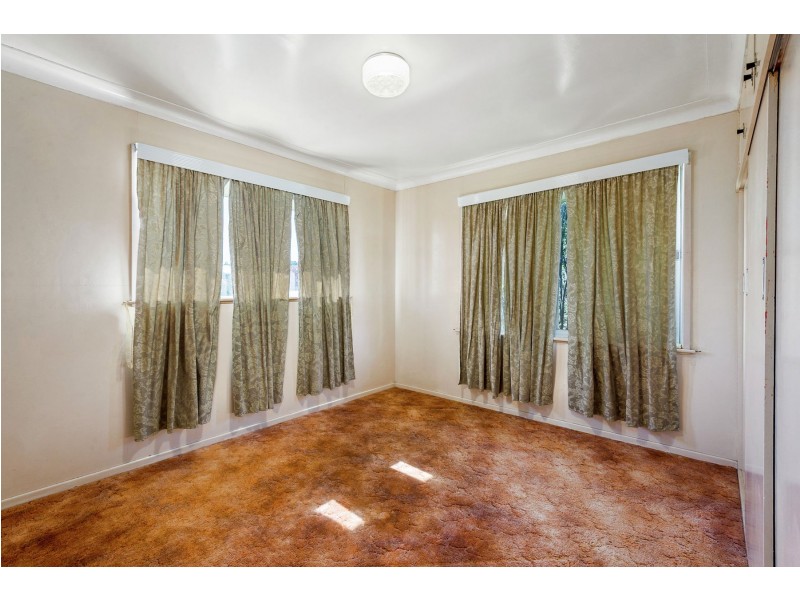 1 Lindgren Street, Centenary Heights QLD 4350
