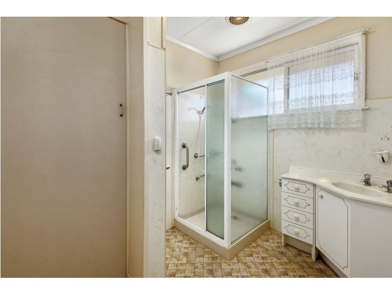 1 Lindgren Street, Centenary Heights QLD 4350