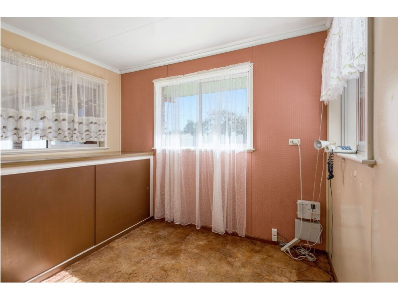1 Lindgren Street, Centenary Heights QLD 4350