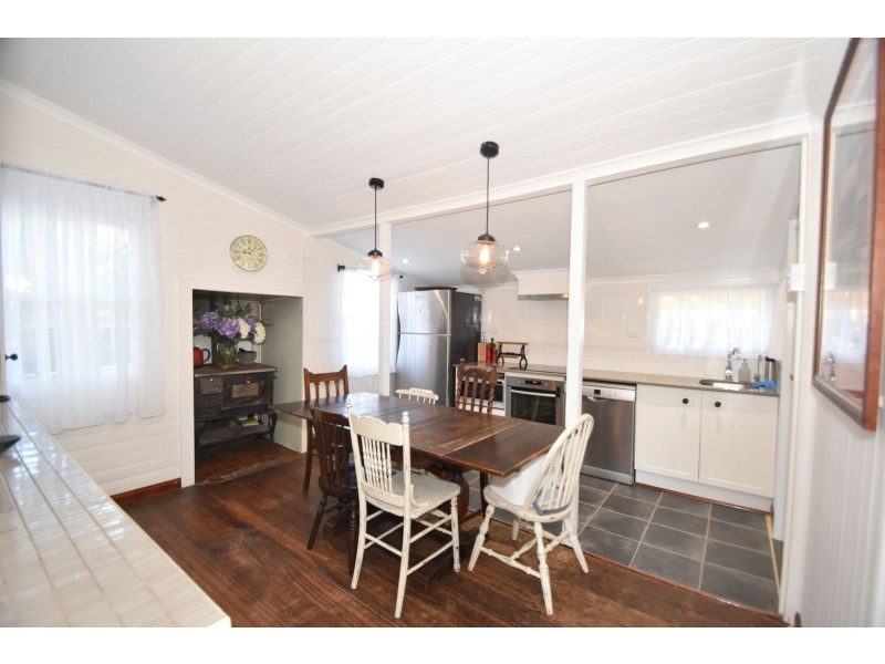 2 Laurel Lane, Toowoomba City QLD 4350