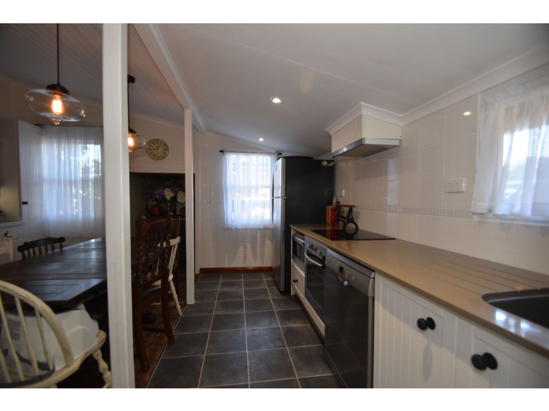 2 Laurel Lane, Toowoomba City QLD 4350