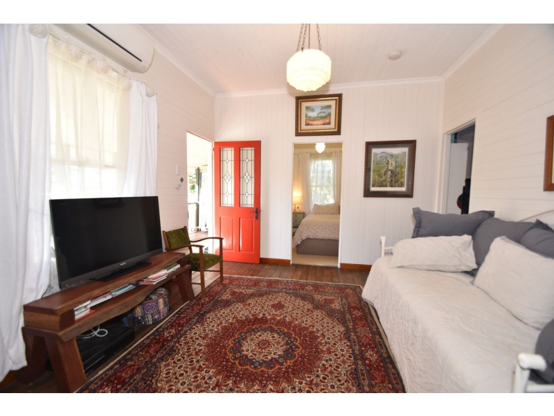 2 Laurel Lane, Toowoomba City QLD 4350