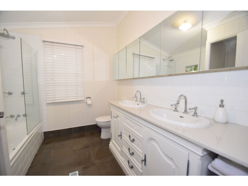 2 Laurel Lane, Toowoomba City QLD 4350