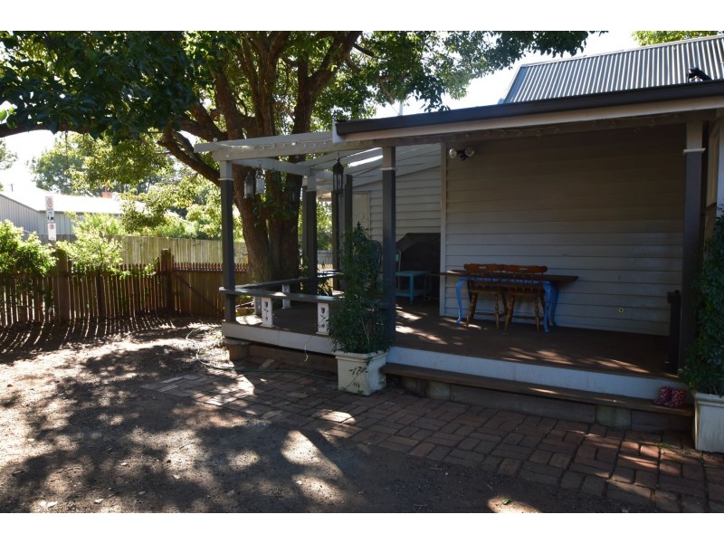 2 Laurel Lane, Toowoomba City QLD 4350