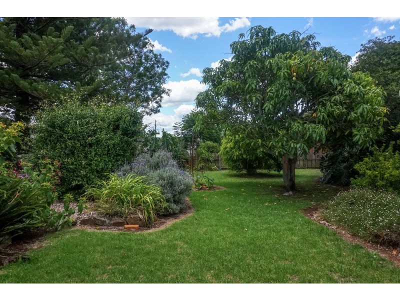 19 Weetwood Street, Newtown QLD 4350