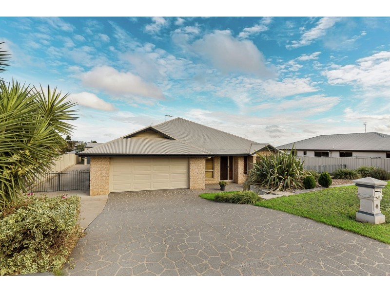 72 Belclaire Drive, Westbrook QLD 4350