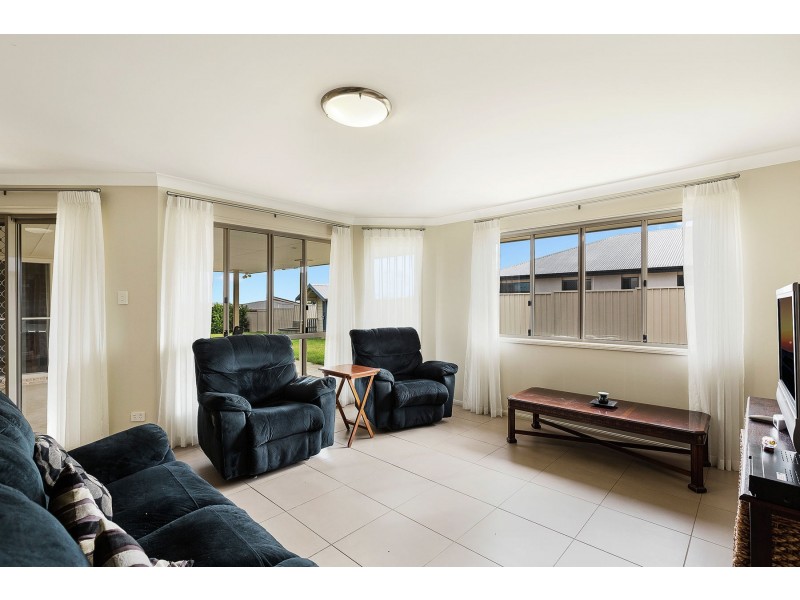 72 Belclaire Drive, Westbrook QLD 4350