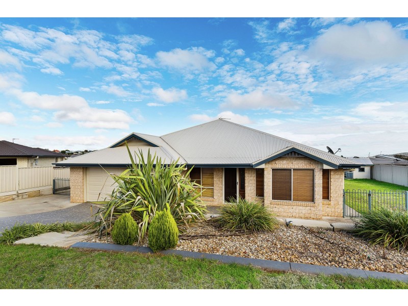 72 Belclaire Drive, Westbrook QLD 4350
