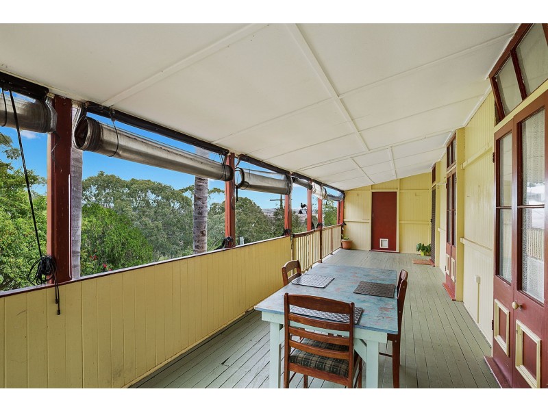 14 Rowland Court, Gowrie Mountain QLD 4350
