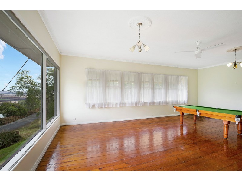 14 Rowland Court, Gowrie Mountain QLD 4350