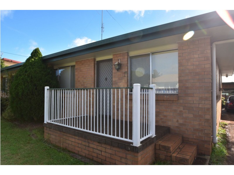 1/1a Hursley Road, Newtown QLD 4350