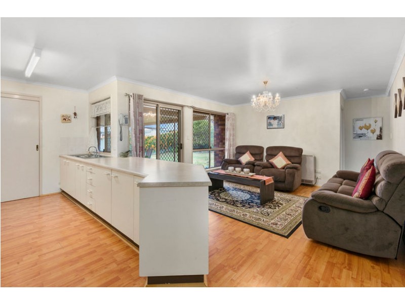 10 Poinsettia Court, Middle Ridge QLD 4350