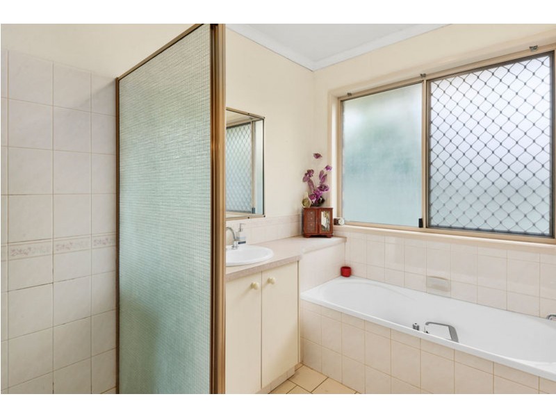 10 Poinsettia Court, Middle Ridge QLD 4350