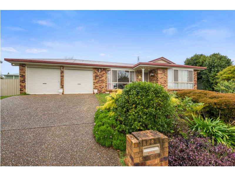 10 Poinsettia Court, Middle Ridge QLD 4350