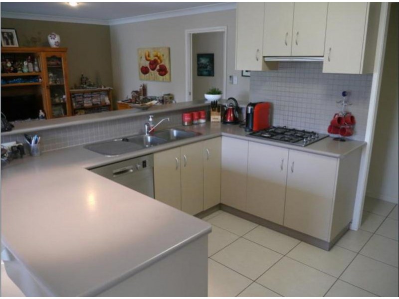 2 Walls Drive, Kearneys Spring QLD 4350