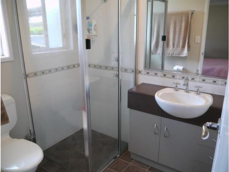 2 Walls Drive, Kearneys Spring QLD 4350