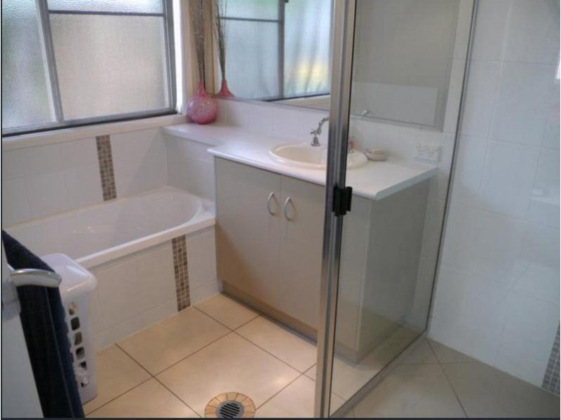 2 Walls Drive, Kearneys Spring QLD 4350