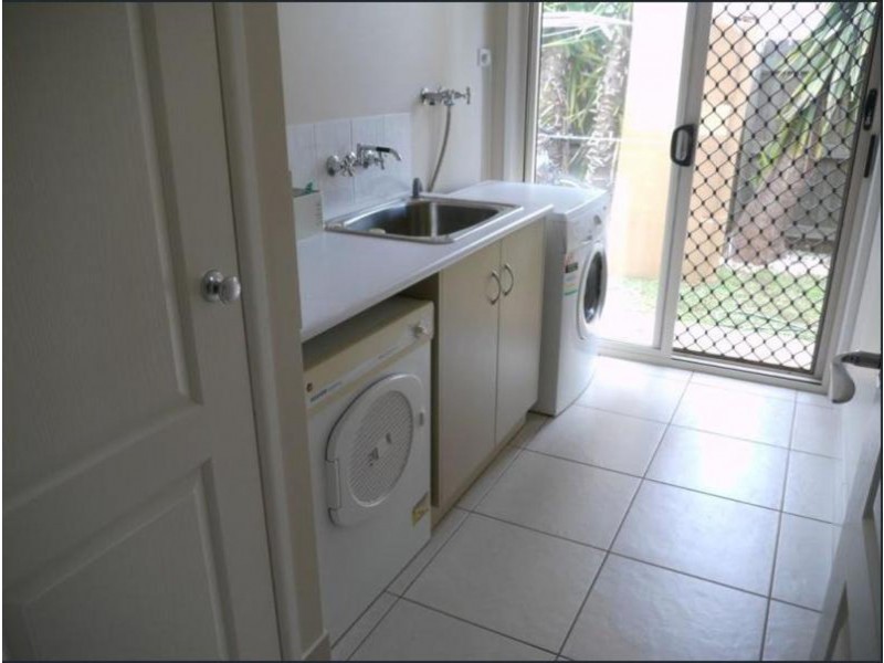 2 Walls Drive, Kearneys Spring QLD 4350