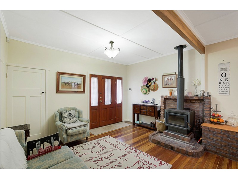 9 Burton Street, Harristown QLD 4350