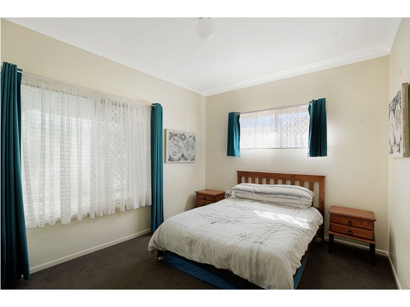 9 Burton Street, Harristown QLD 4350