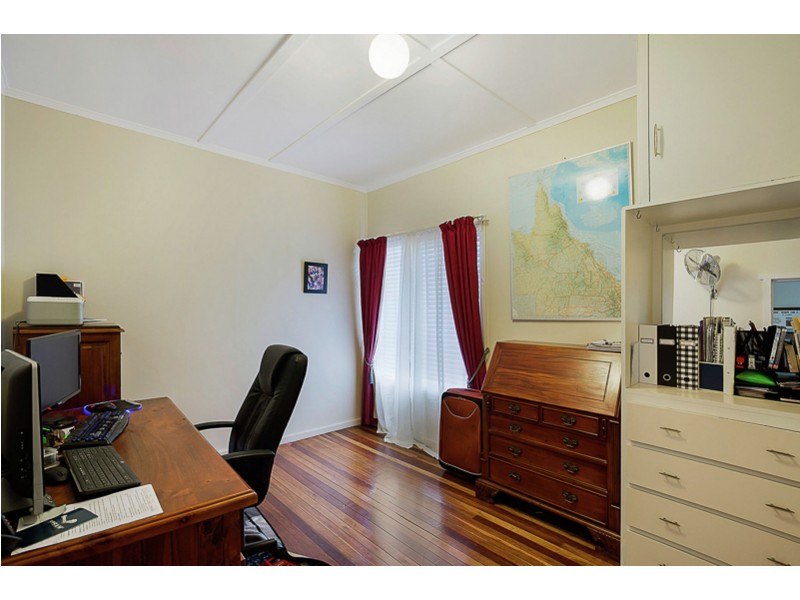 9 Burton Street, Harristown QLD 4350