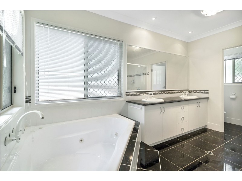 18 Howard Street, Middle Ridge QLD 4350