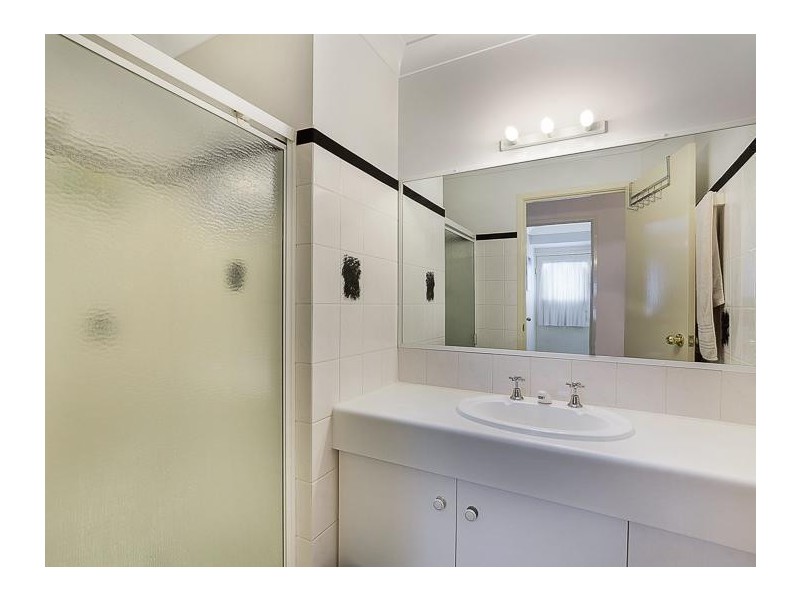 3/242 Spring Street, Kearneys Spring QLD 4350