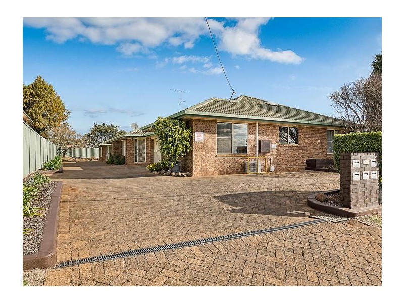 3/242 Spring Street, Kearneys Spring QLD 4350
