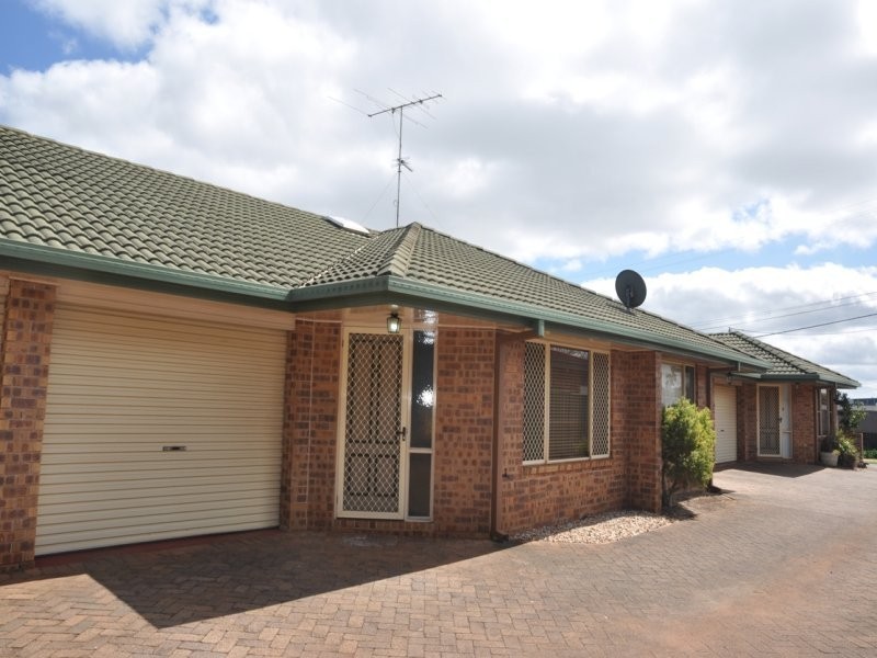 3/242 Spring Street, Kearneys Spring QLD 4350