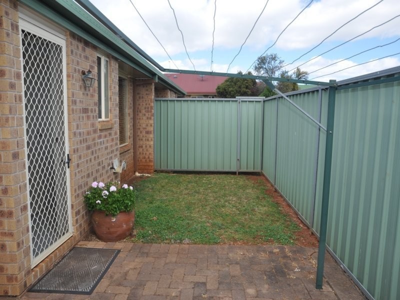 3/242 Spring Street, Kearneys Spring QLD 4350
