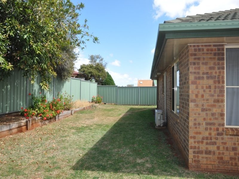 3/242 Spring Street, Kearneys Spring QLD 4350