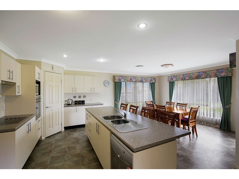 6 Jacqueline Street, Glenvale QLD 4350