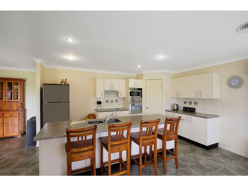 6 Jacqueline Street, Glenvale QLD 4350