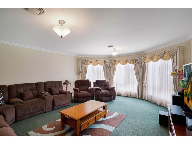 6 Jacqueline Street, Glenvale QLD 4350