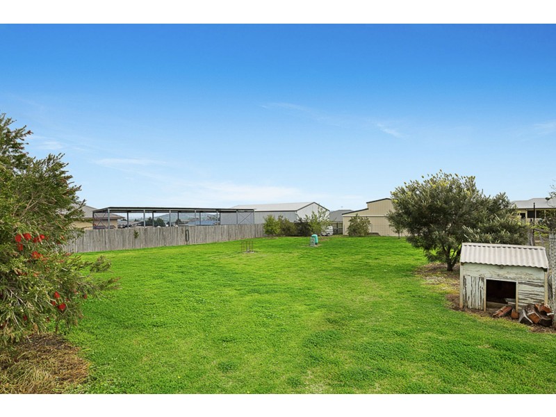 6 Jacqueline Street, Glenvale QLD 4350