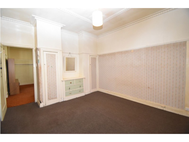 2/107a West Street, Newtown QLD 4350