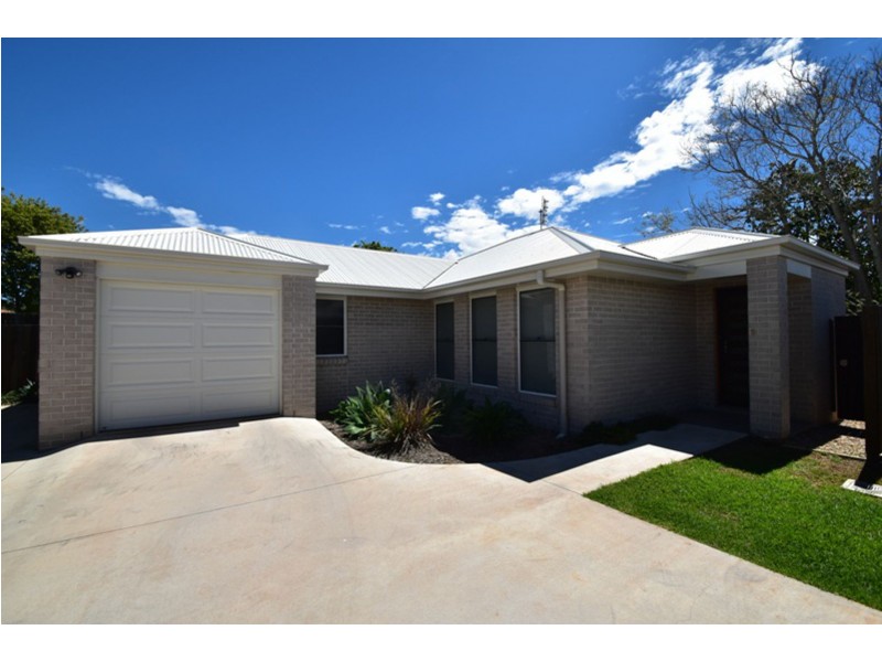 2/23b Charles Street, Newtown QLD 4350