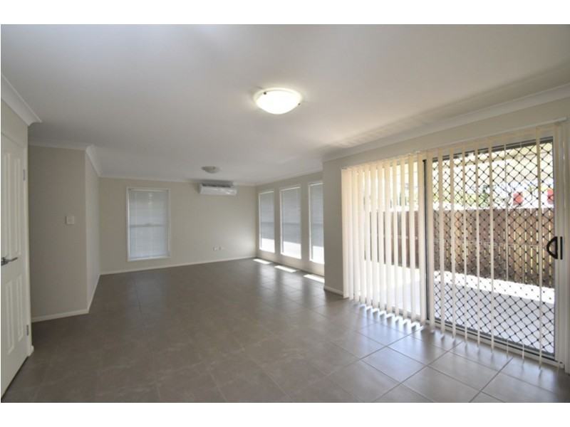2/23b Charles Street, Newtown QLD 4350