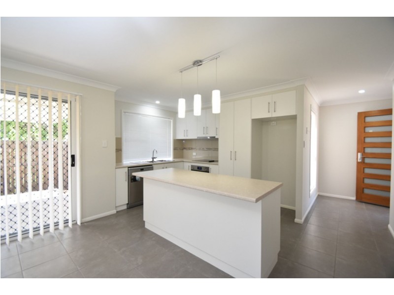 2/23b Charles Street, Newtown QLD 4350