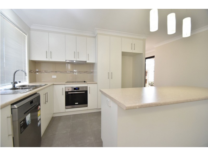 2/23b Charles Street, Newtown QLD 4350