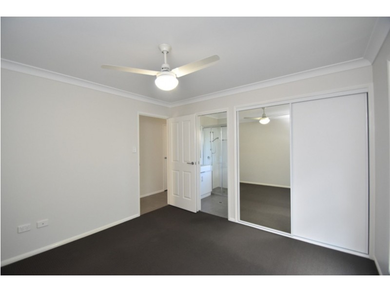 2/23b Charles Street, Newtown QLD 4350