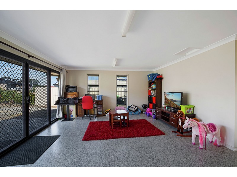 14 Schaefer Court, Westbrook QLD 4350