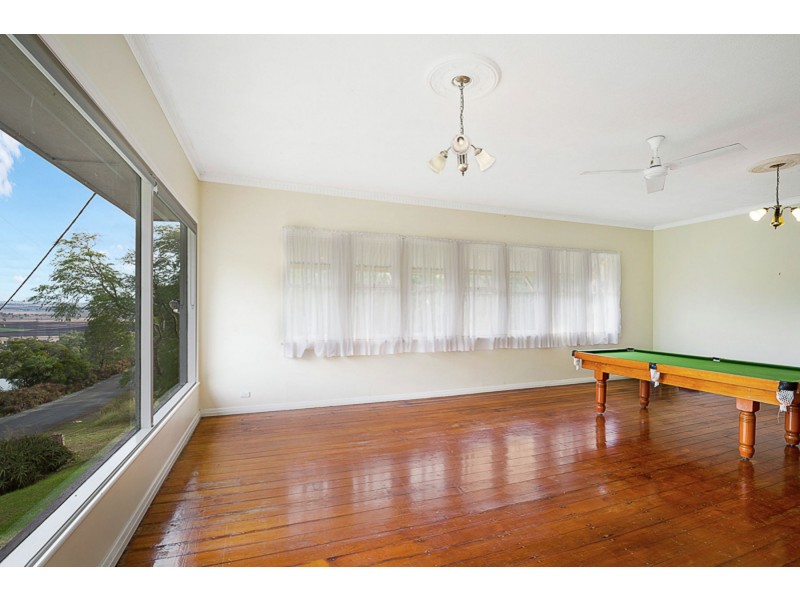 14 Rowland Court, Gowrie Mountain QLD 4350